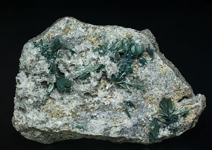 Gormanite with Quartz. 