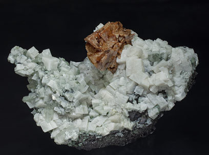 Genthelvite with Magnetite, Quartz, Fluorite, Arsenopyrite, Calcite-Dolomite. Front