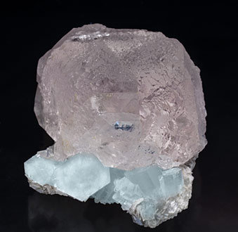 Fluorite with Beryl (variety aquamarine) and Muscovite. Side