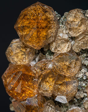 Grossular (variety hessonite). 