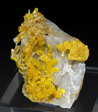 Mimetite on Quartz. Front