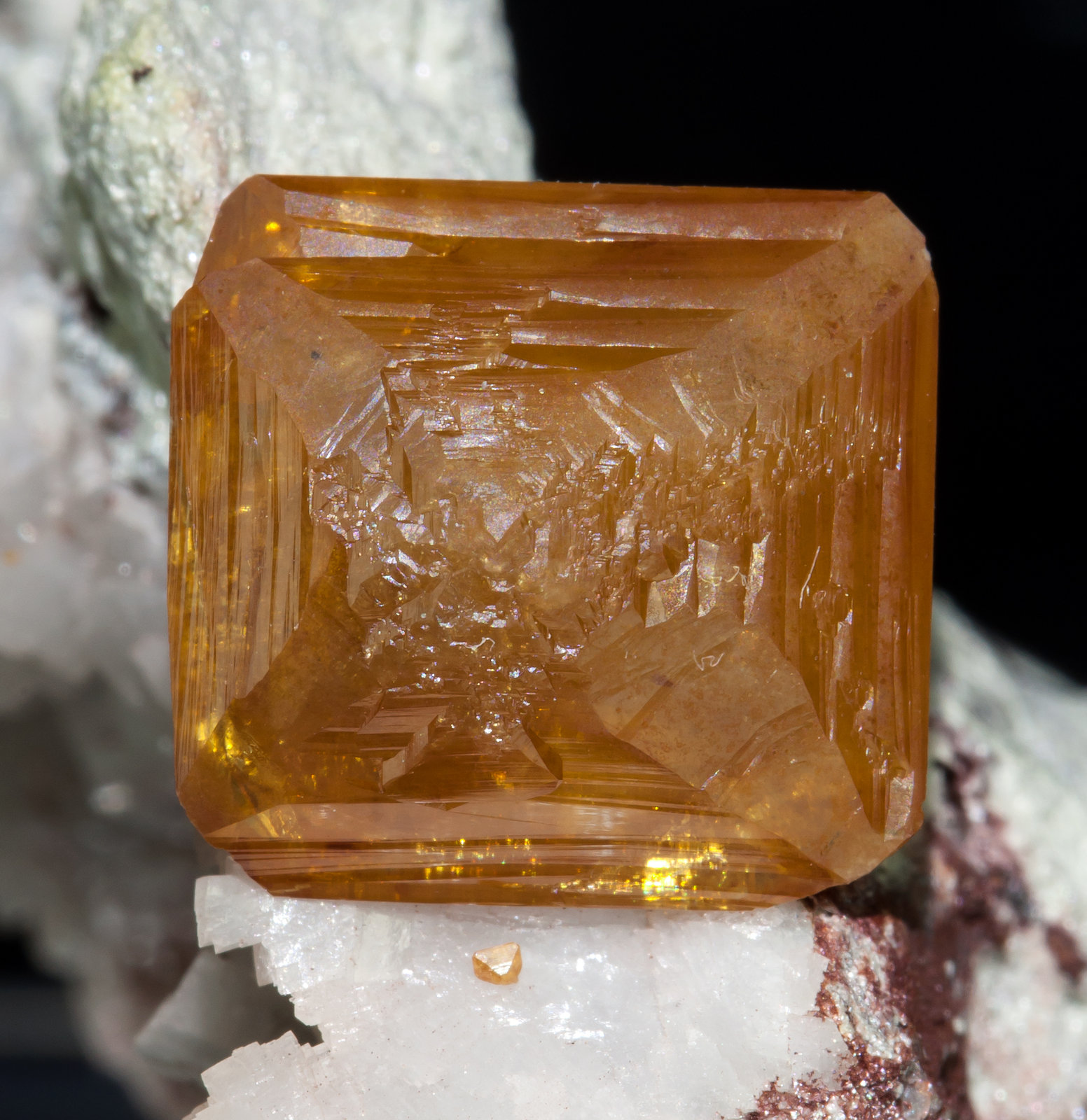 specimens/s_imagesAA9/Wulfenite-MB39AA9d.jpg