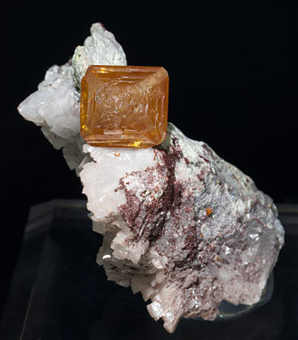 Wulfenita con Dolomita. 