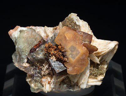 Wulfenite with Fluorite, Baryte and Pyromorphite. 