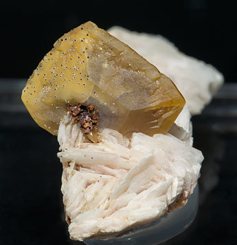 Wulfenite on Baryte. 