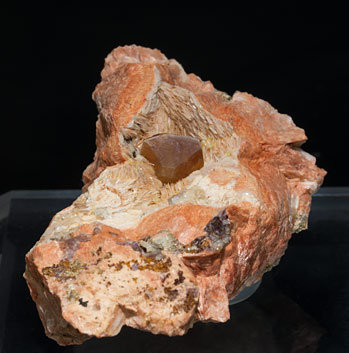 Wulfenite on Baryte.