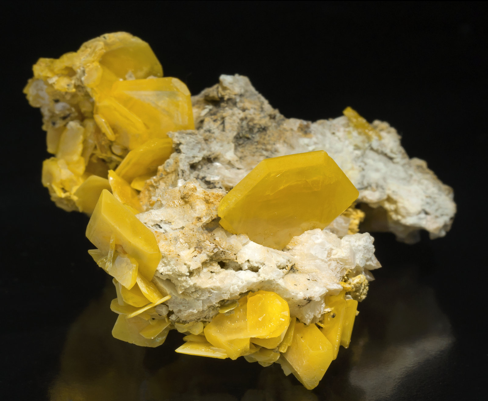 specimens/s_imagesAA9/Wulfenite-MJ68AA9s.jpg