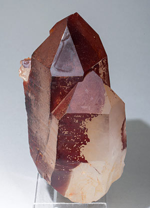 Quartz (variety red quartz). Side