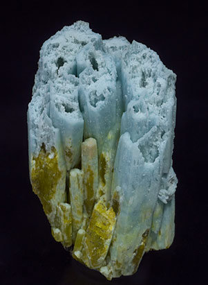 Pyromorphite with Plumbogummite. Front