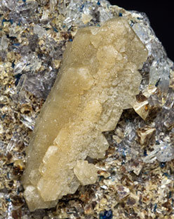 Whiteite-(CaMnMg) with Quartz, Siderite and Lazulite. 