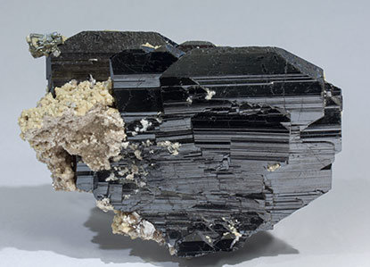 Ferberite with Siderite and Muscovite.