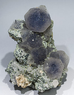 Fluorite with Siderite, Calcite, Chlorite and Arsenopyrite. 