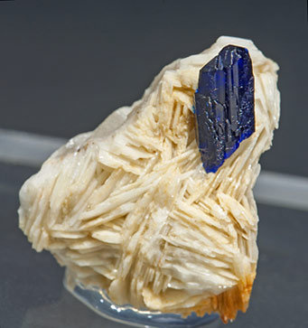 Azurite on Baryte.