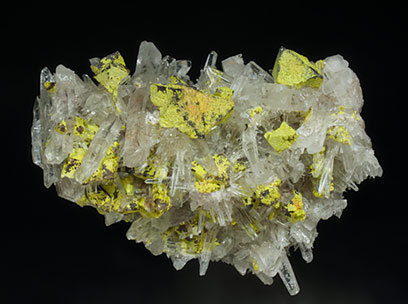 Stolzite on Scheelite and Quartz.