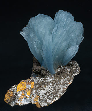 Baryte with Calcite and limonite.