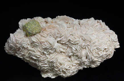 Mimetite coating Galena and with Baryte.