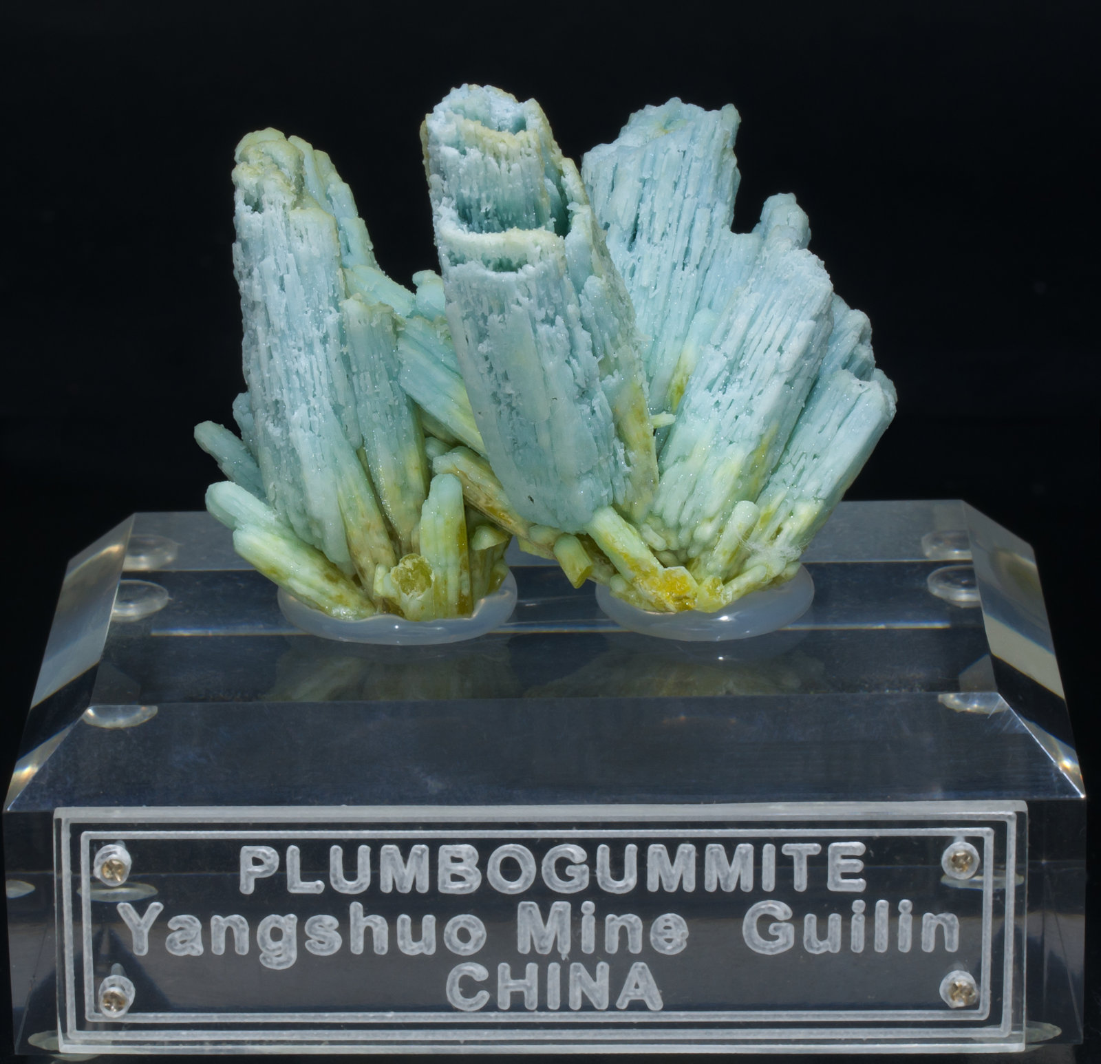 specimens/s_imagesAC3/Plumbogummite-TQ6AC3f1.jpg