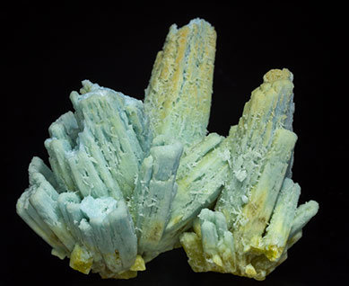 Pyromorphite with Plumbogummite. Rear