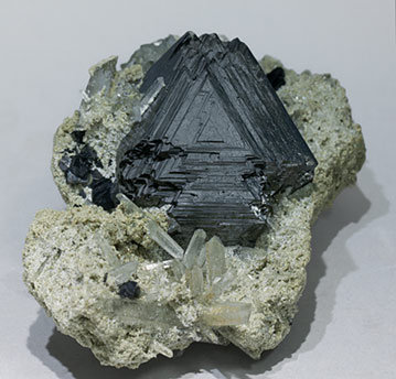 Sphalerite with Quartz. Front