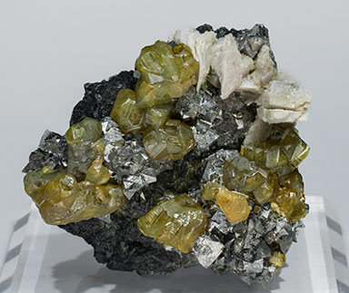 Sphalerite with Arsenopyrite, Calcite and Magnetite. 