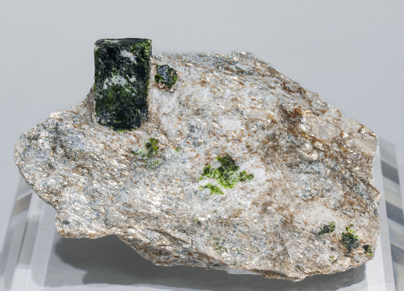 specimens/s_imagesAC5/Andalusite_viridine-MC76AC5f.jpg