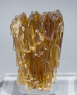 Aragonite. Front