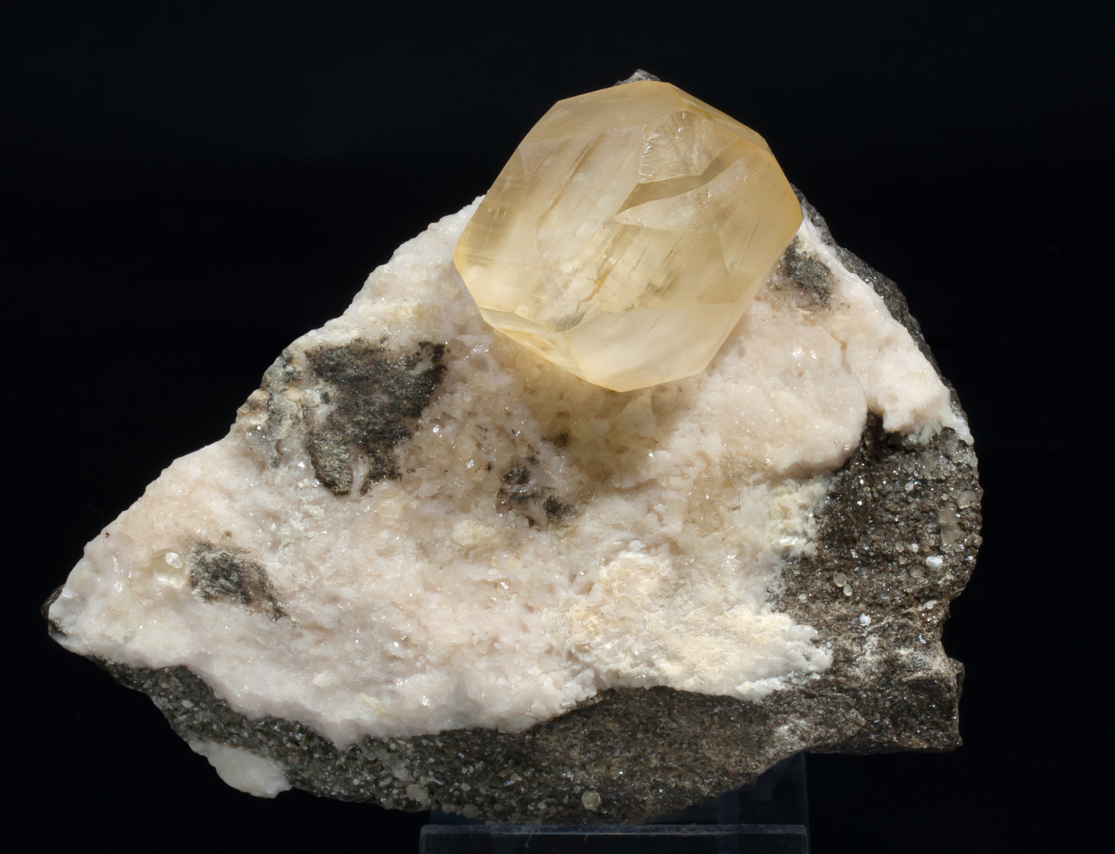 specimens/s_imagesAC6/Calcite-NB77AC6f.jpg