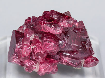 Spinel: Mineral information, data and localities.