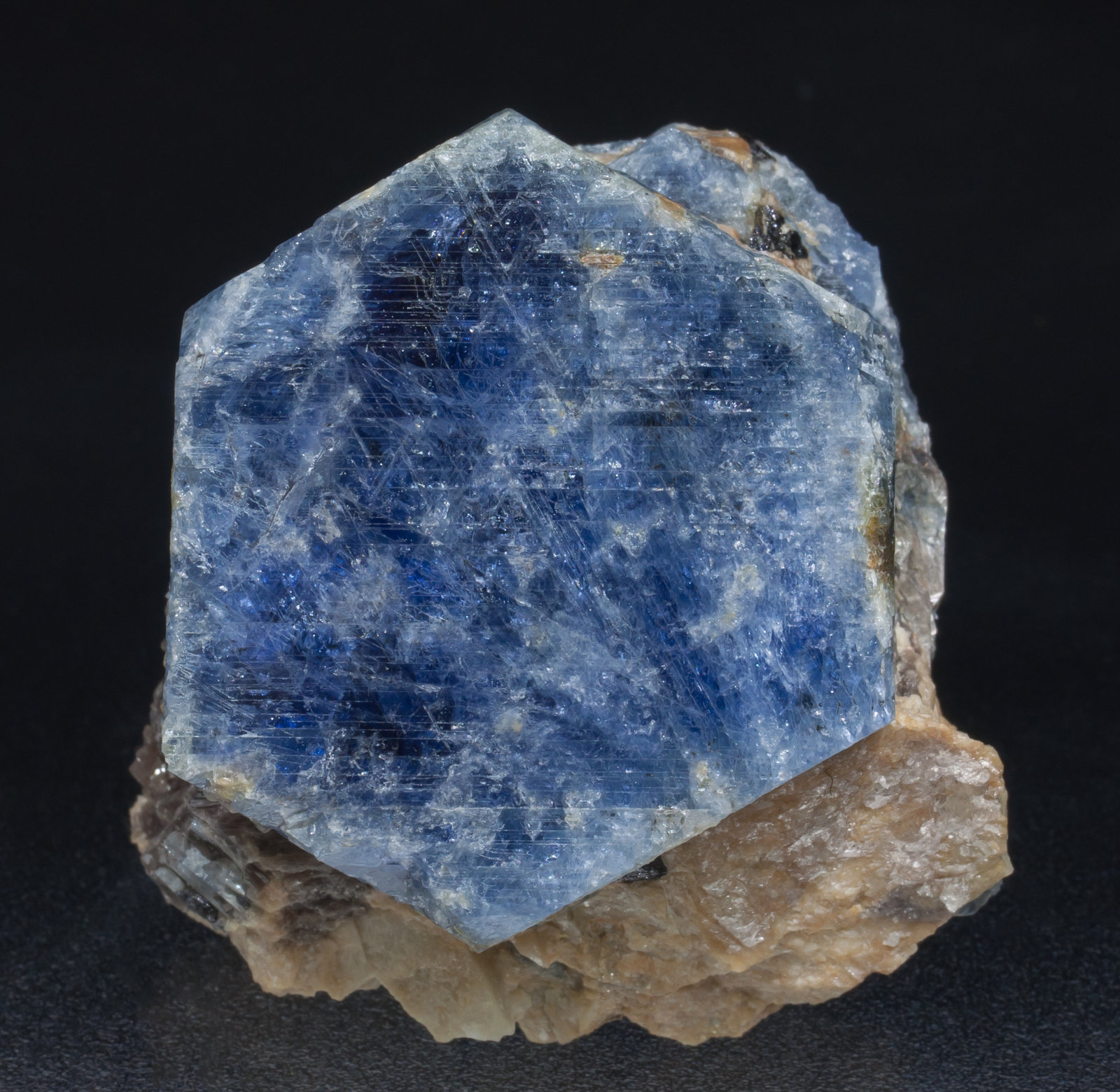 specimens/s_imagesAC7/Corundum-DD89AC7f.jpg