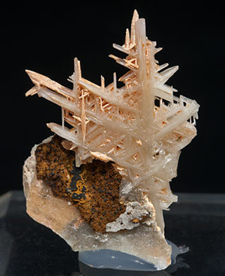 Cerussite. Front