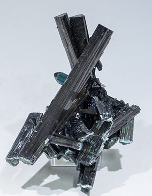 Elbaite (variety indicolite).