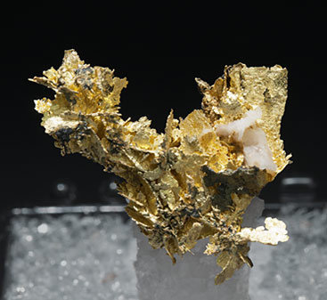 Oro (variedad electrum). 