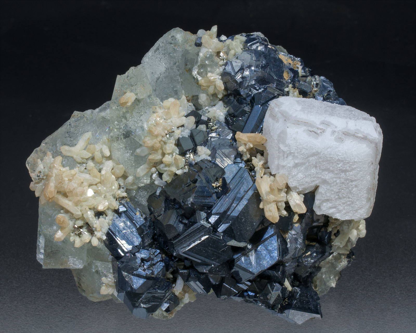 specimens/s_imagesAD2/Calcite-CQ27AD2f.jpg