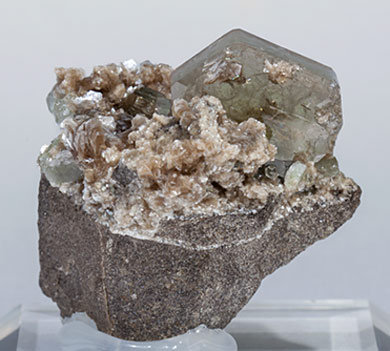 Fluorapatite with inclusions and Muscovite. Rear