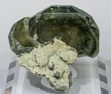 Fluorapatite with Calcite and Pyrite.