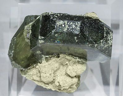 Fluorapatite with Calcite and Pyrite. Top
