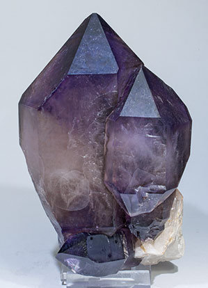 Quartz (variety amethyst) doubly terminated.