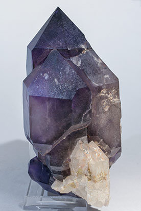 Quartz (variety amethyst) doubly terminated. Side