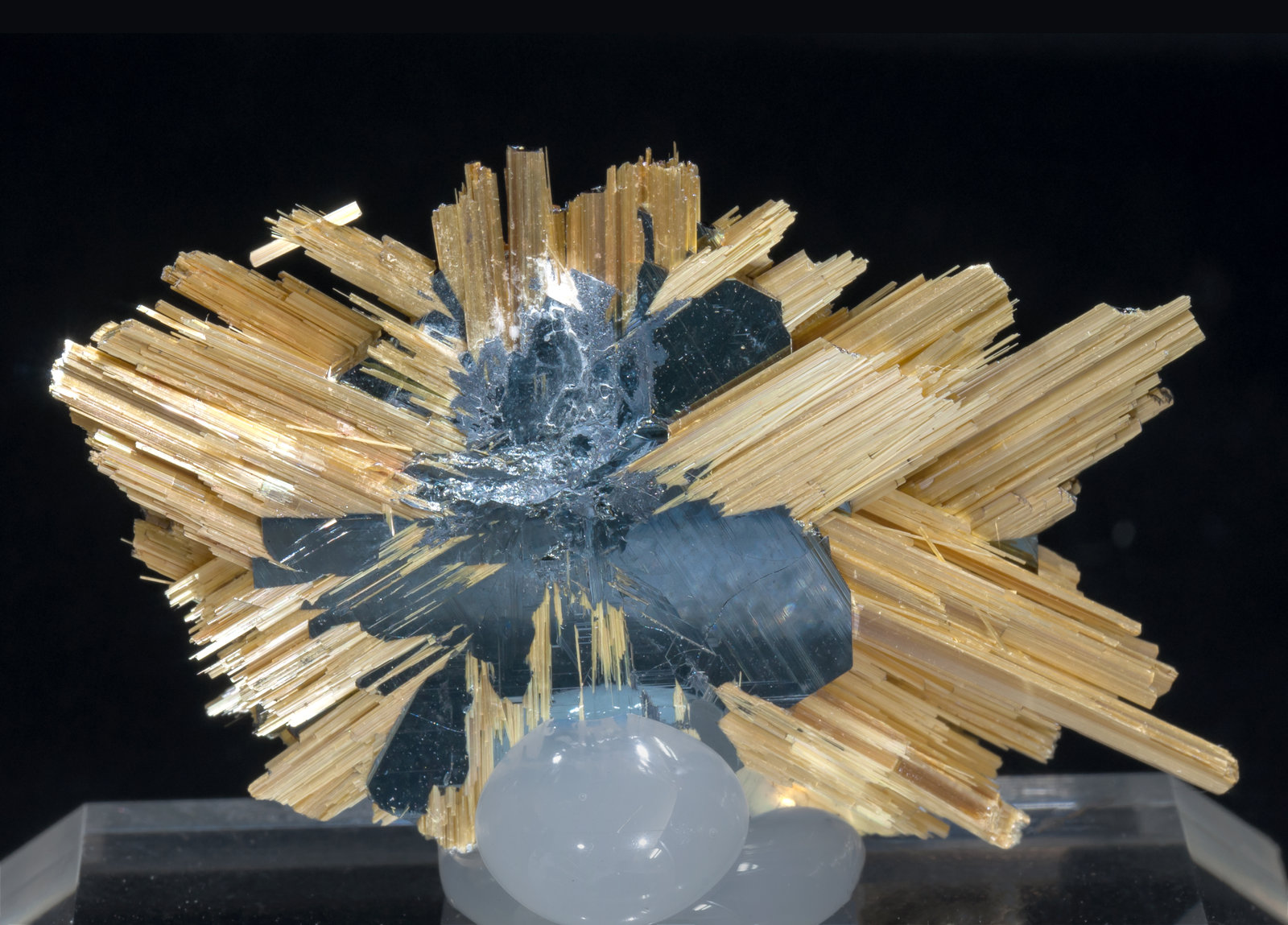 specimens/s_imagesAD4/Rutile-GB52AD4r.jpg