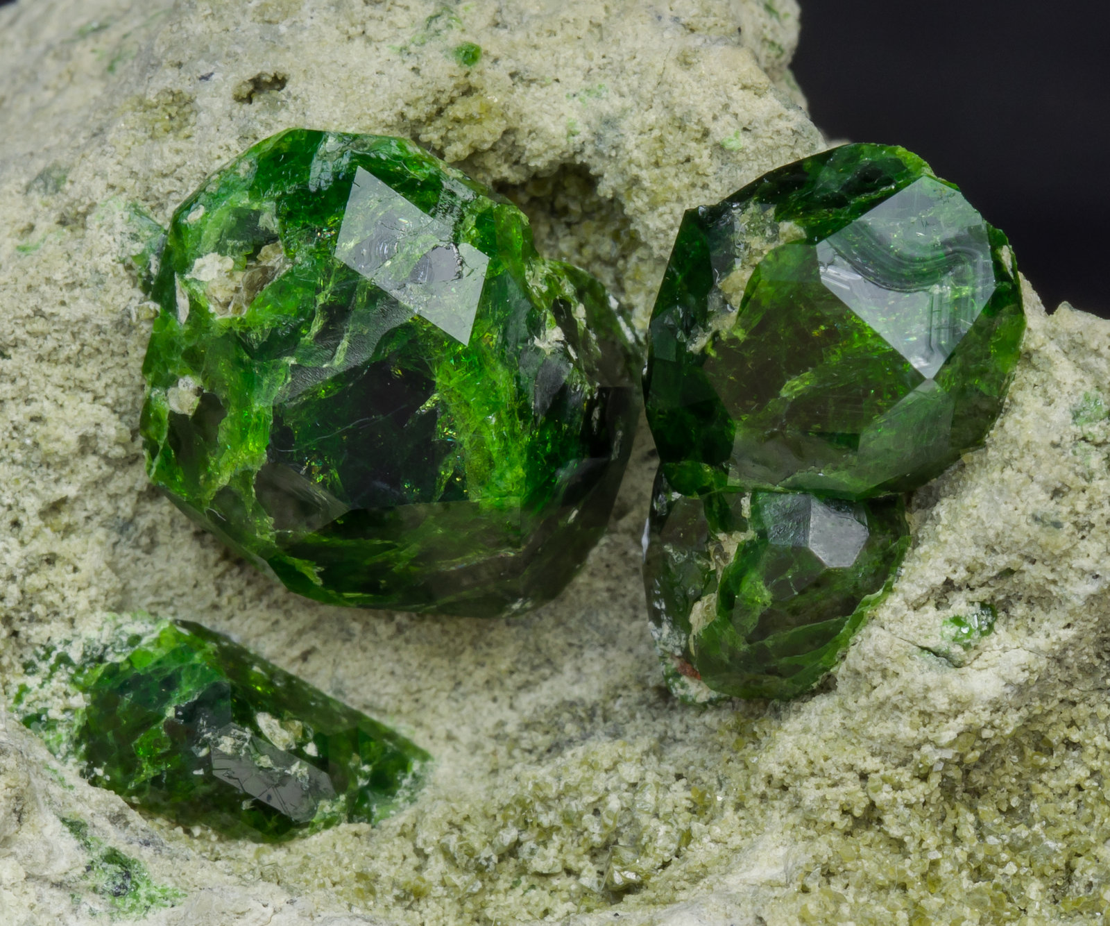 specimens/s_imagesAD5/Andradite_demantoid-TX92AD5d.jpg