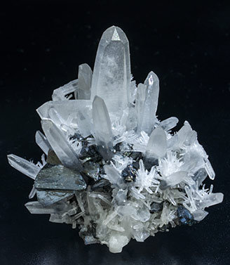 Lautite with Tennantite-Tetrahedrite, Quartz (japan law twin) and Pyrite. Front