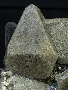 Scheelite with Magnetite, carbonates and Quartz. 