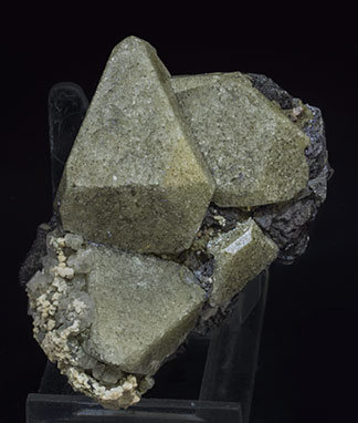 Scheelite with Magnetite, carbonates and Quartz.