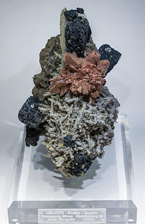 Helvine with Ilvaite, Quartz and Chlorite.