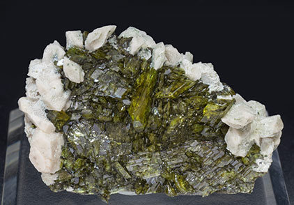 Titanite on Rutile after Ilmenite and with Microcline. 