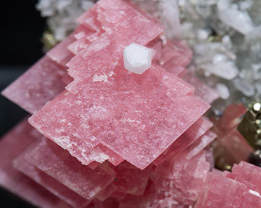 Rhodochrosite with Quartz, Sphalerite and Pyrite. 