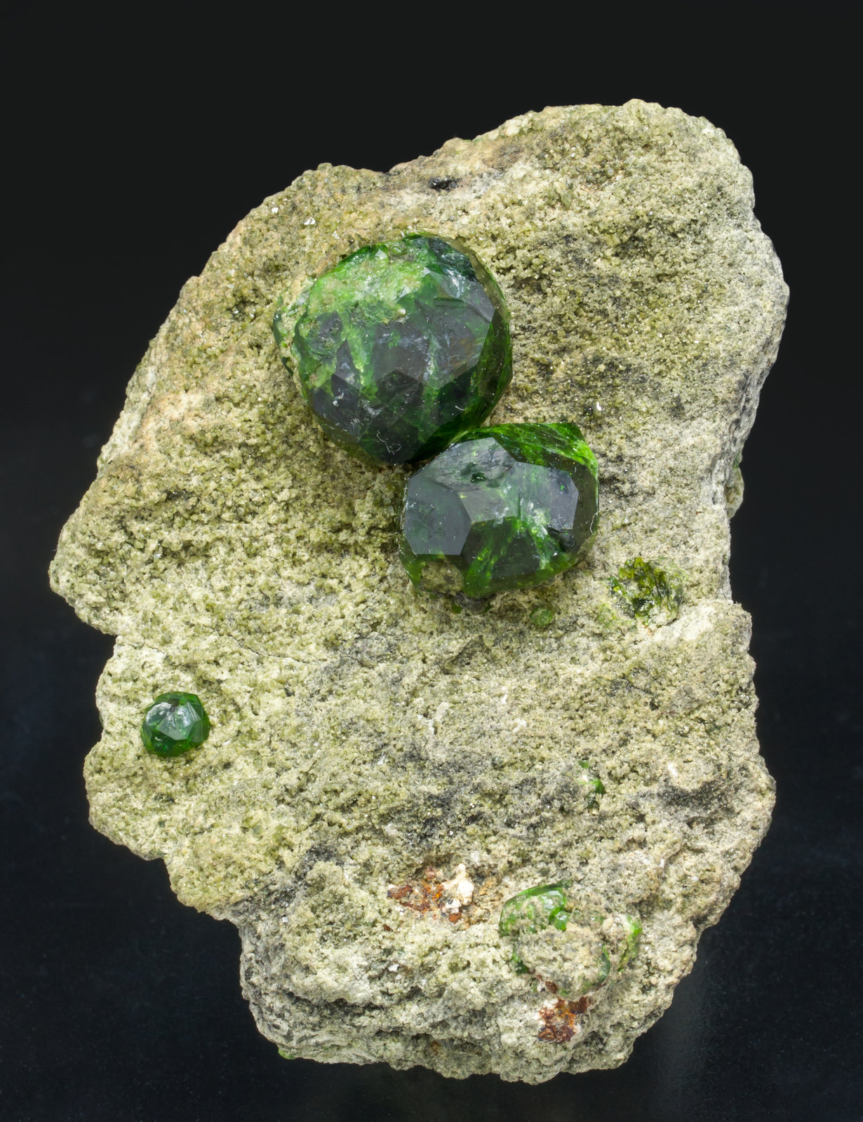 specimens/s_imagesAE0/Andradite_demantoid-ER27AE0f.jpg