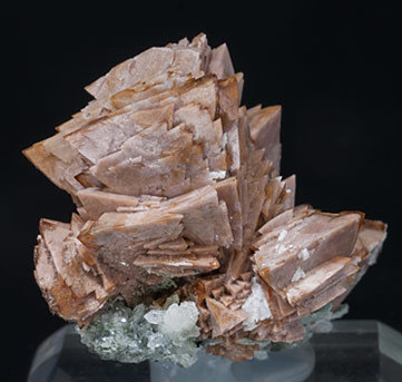 Genthelvite with Quartz and Calcite. Side