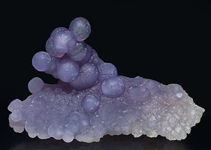 Quartz (variety chalcedony). Front