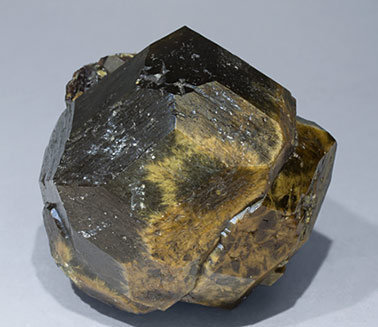 Andradite. Front